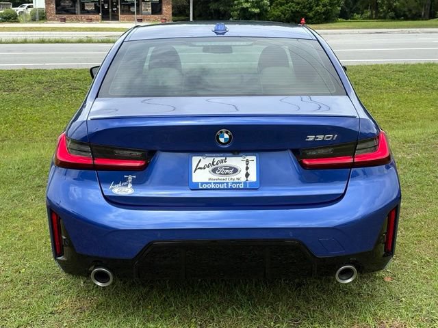 Used 2024 BMW 330i Sedan w/ M Sport Package RWD image 4