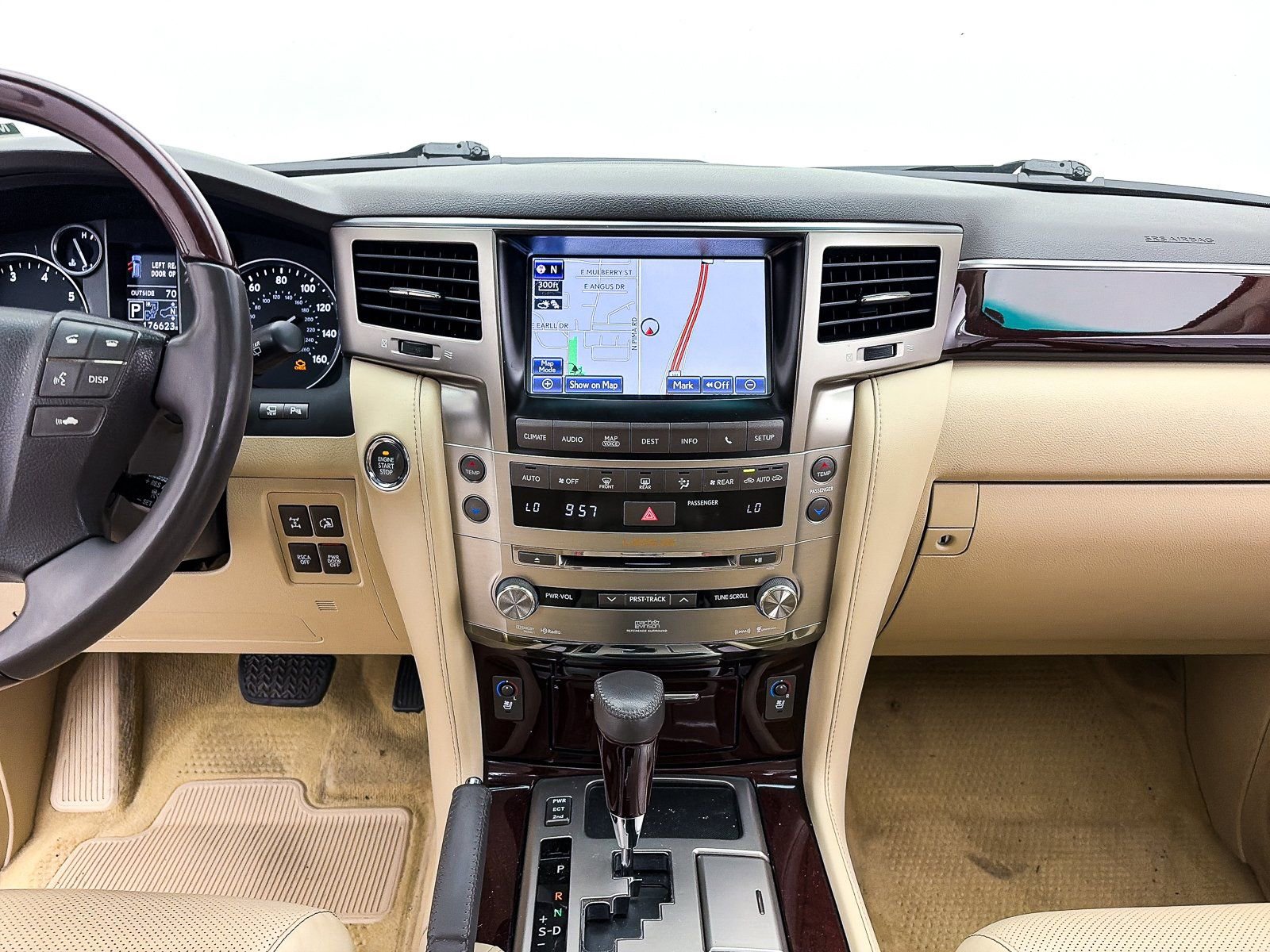 Used 2013 Lexus LX 570 4WD w/ Luxury Pkg w/Pre-crash image 9