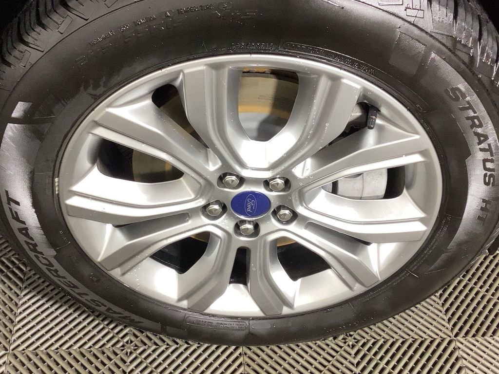 Used 2022 Ford Edge Titanium image 7