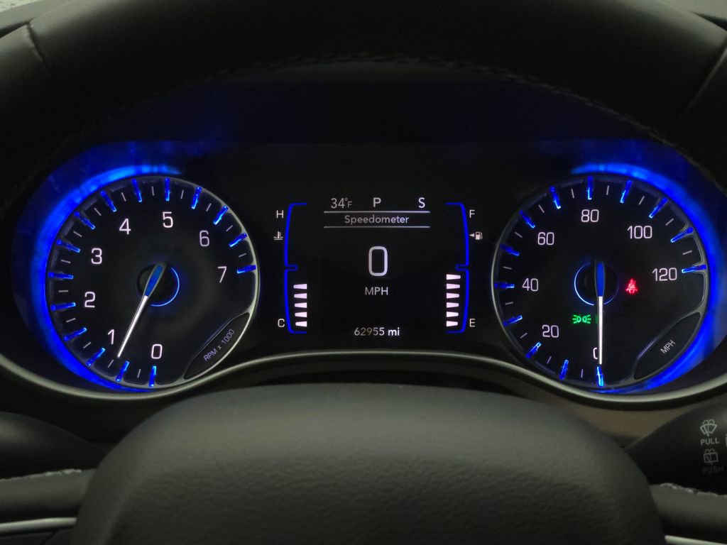 Used 2023 Chrysler Voyager LX image 39