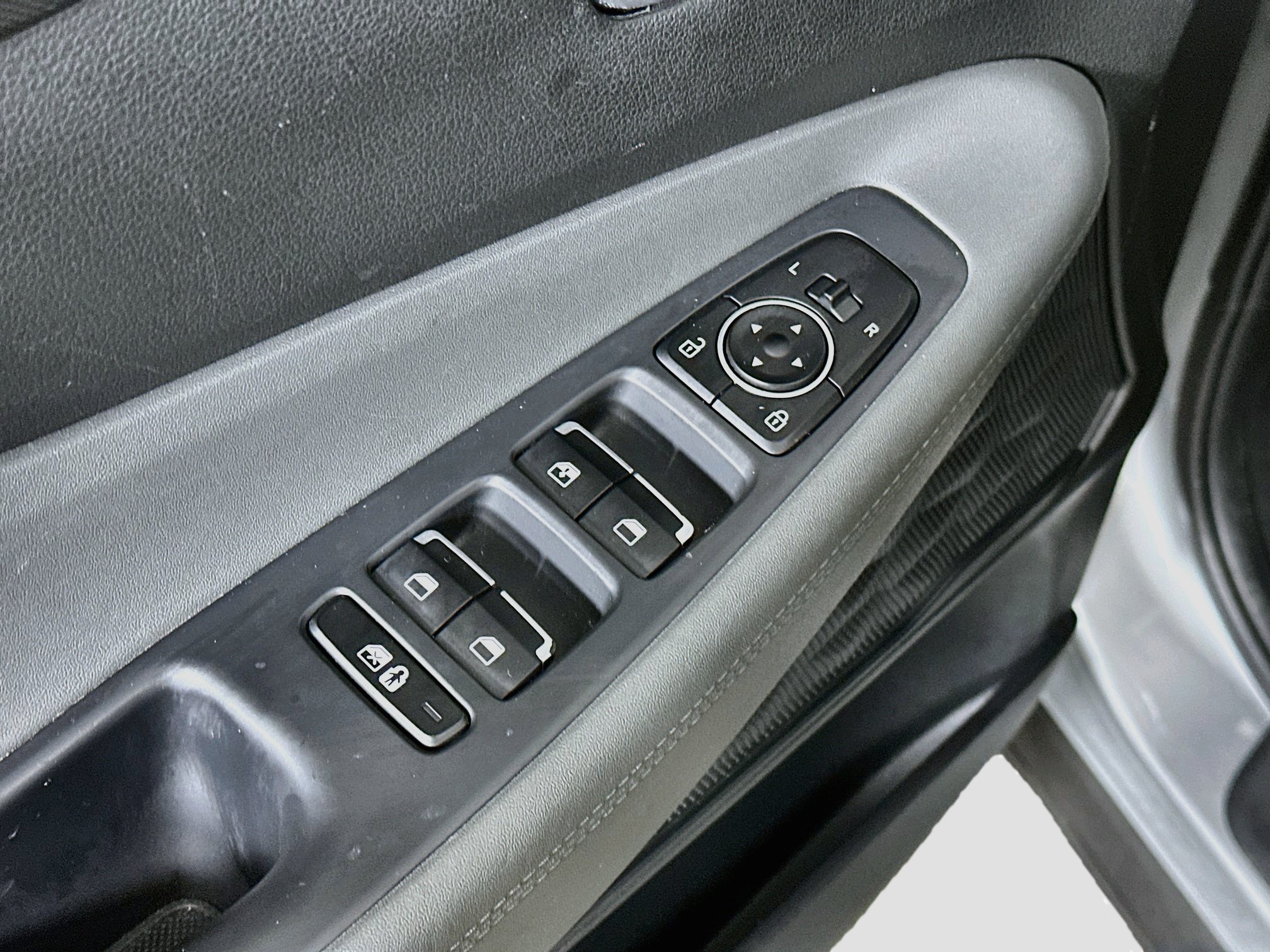 Used 2023 Hyundai Santa Fe SE FWD image 15