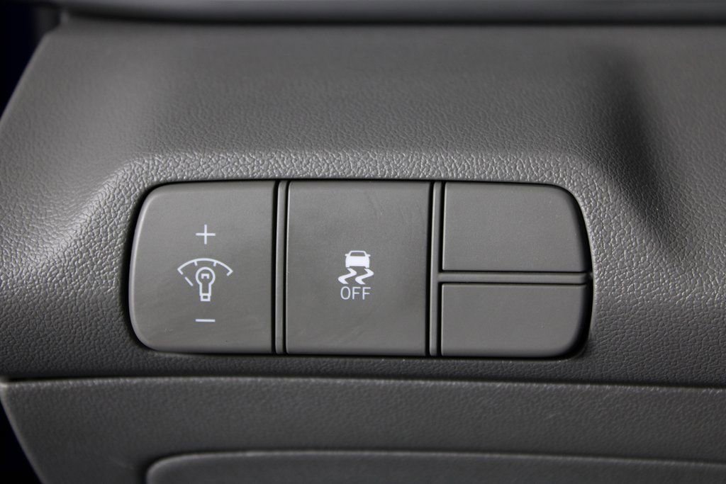 Certified 2025 Hyundai Elantra Sport image 18