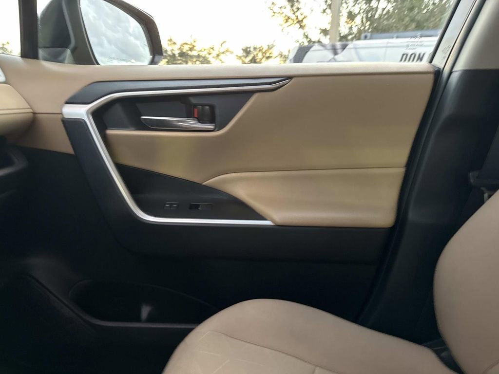 Used 2022 Toyota RAV4 XLE image 28