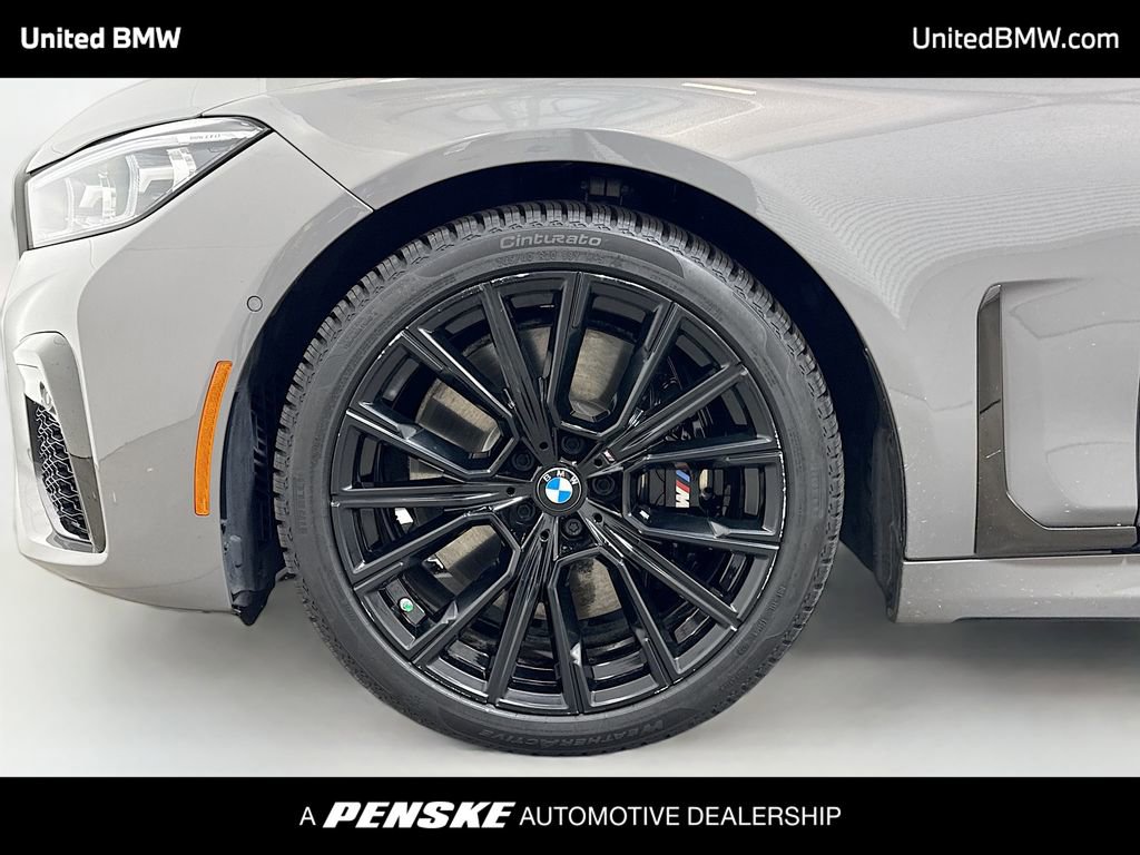 Used 2022 BMW 740i w/ M Sport Package RWD image 2