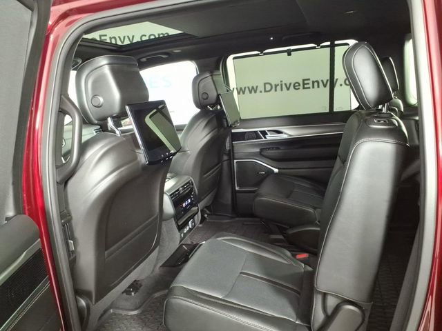 Used 2024 Jeep Wagoneer Series II w/ Convenience Group I AWD/4WD image 9