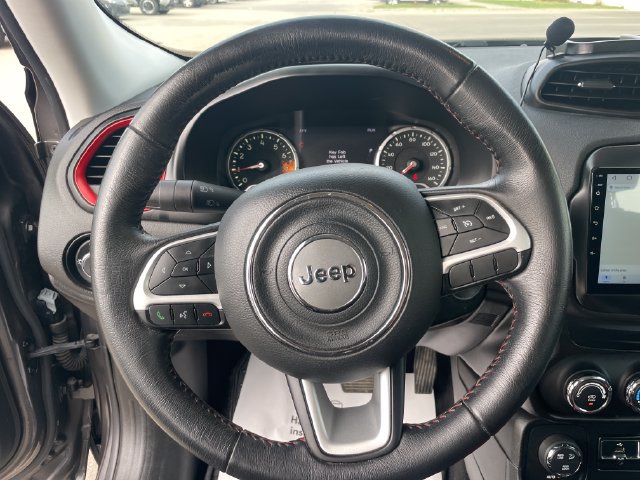 Used 2017 Jeep Renegade Trailhawk AWD/4WD image 25