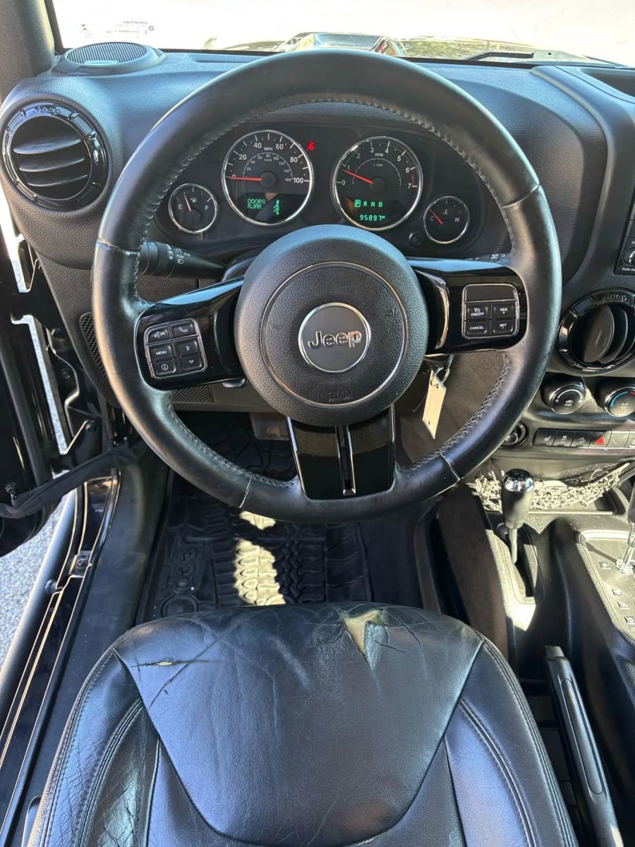 Used 2015 Jeep Wrangler Unlimited Sahara image 15