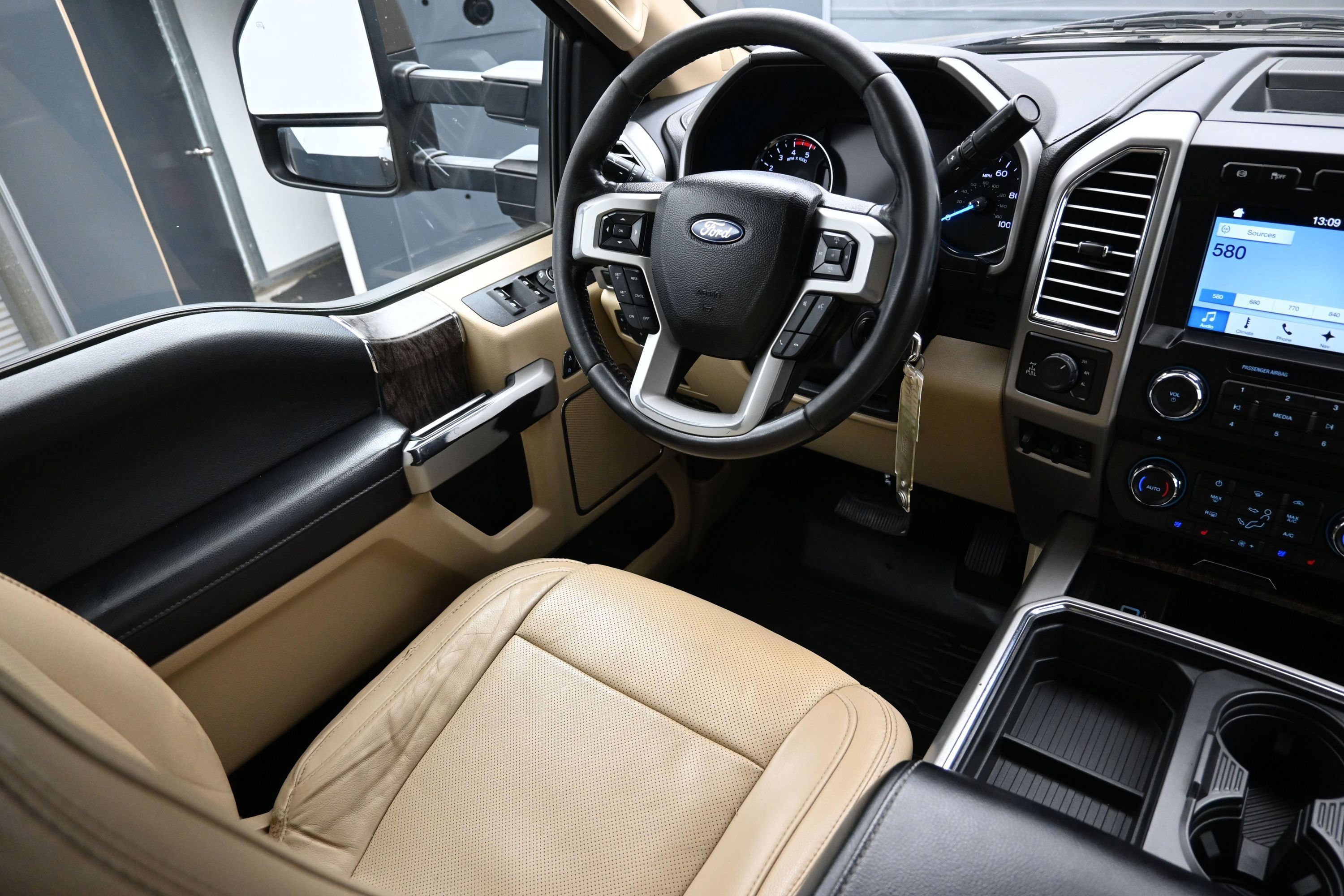 Used 2017 Ford F250 Lariat AWD/4WD image 24