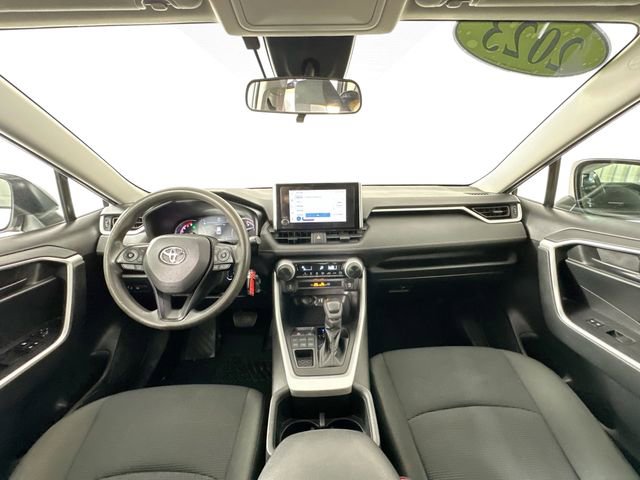 Used 2023 Toyota RAV4 LE AWD/4WD image 3