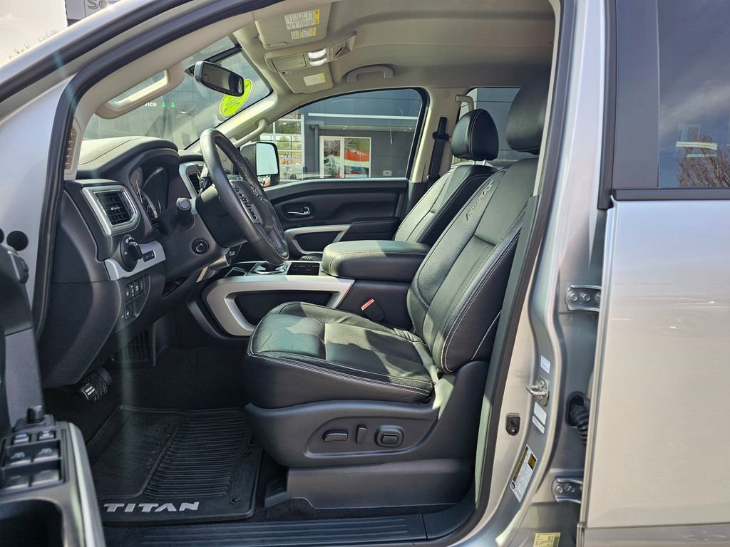 Used 2017 Nissan Titan PRO-4X w/ Pro-4x Convenience Package AWD/4WD image 17
