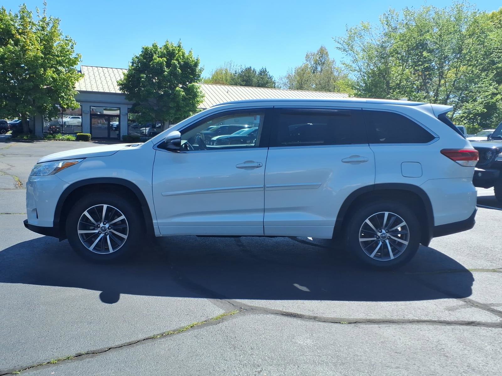 Used 2018 Toyota Highlander XLE AWD/4WD image 4
