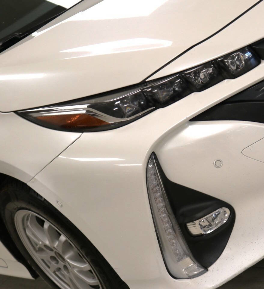 Used 2017 Toyota Prius Prime Advanced image 92