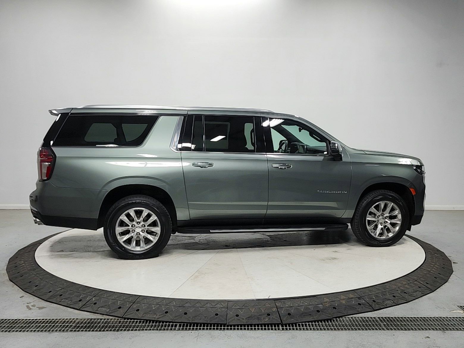 Used 2023 Chevrolet Suburban Premier AWD/4WD image 8