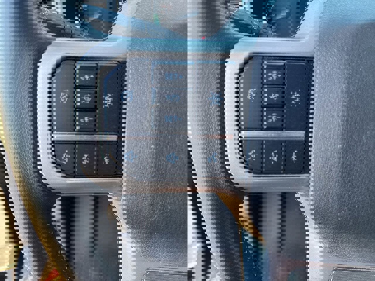 Used 2023 Ford Expedition XLT image 27