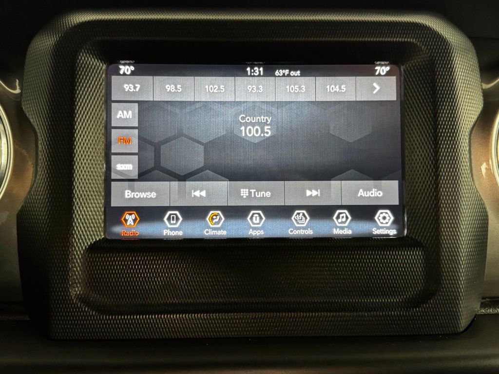 Used 2018 Jeep Wrangler Unlimited Sahara w/ Cold Weather Group image 15