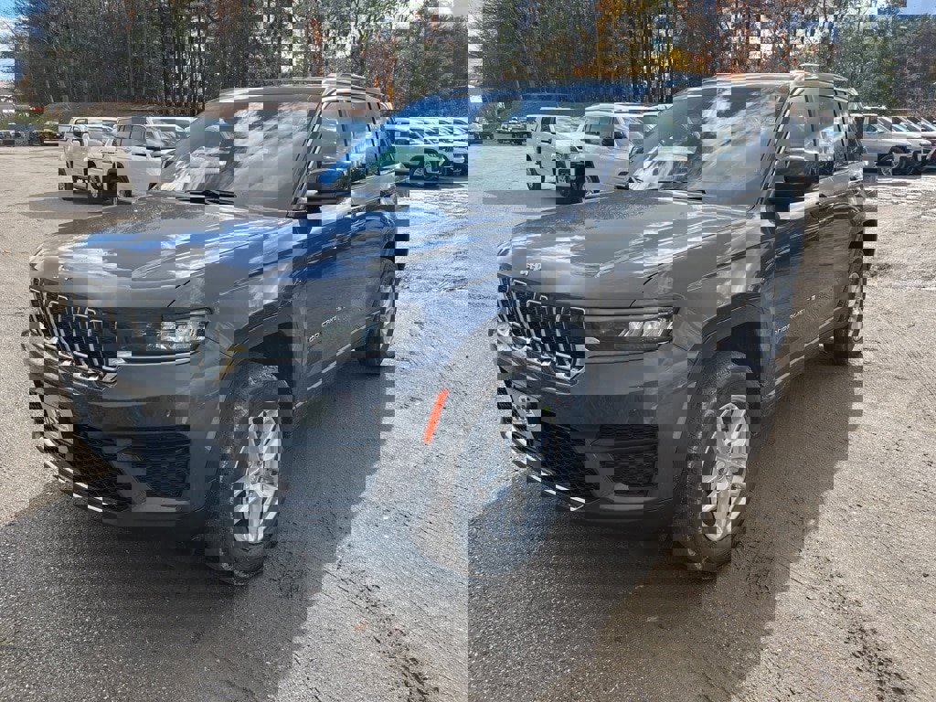 New 2025 Jeep Grand Cherokee Laredo X image 3