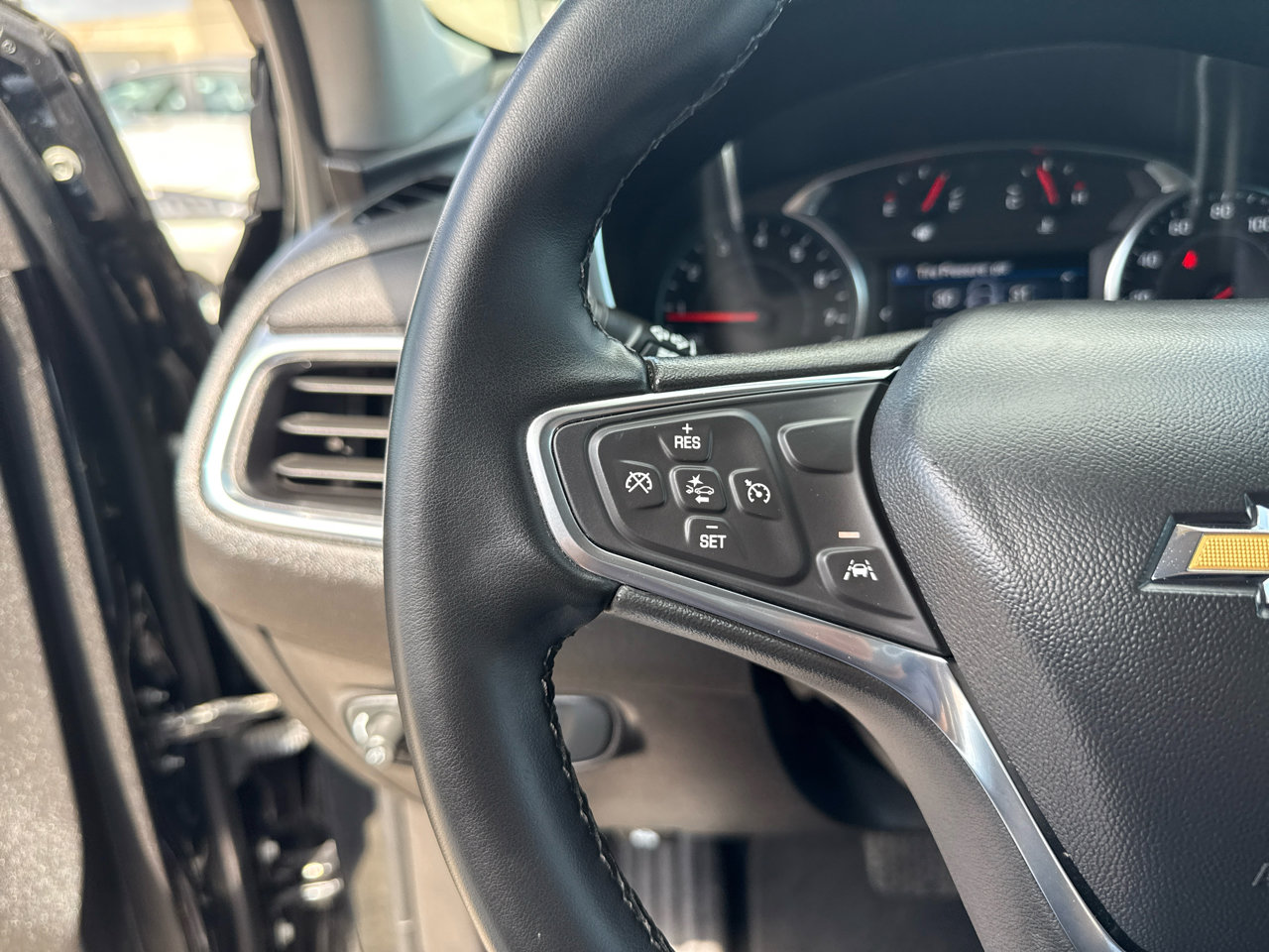 Used 2024 Chevrolet Equinox LT FWD image 20