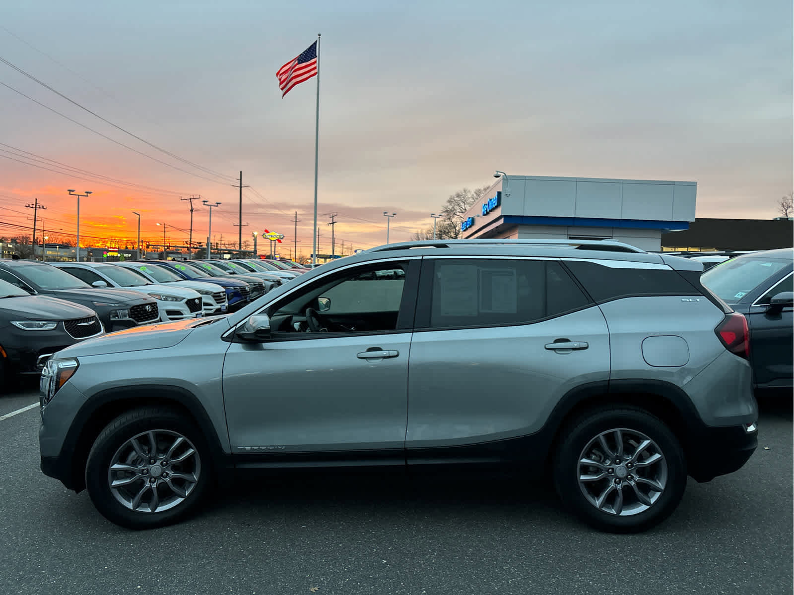 Used 2023 GMC Terrain SLT image 6