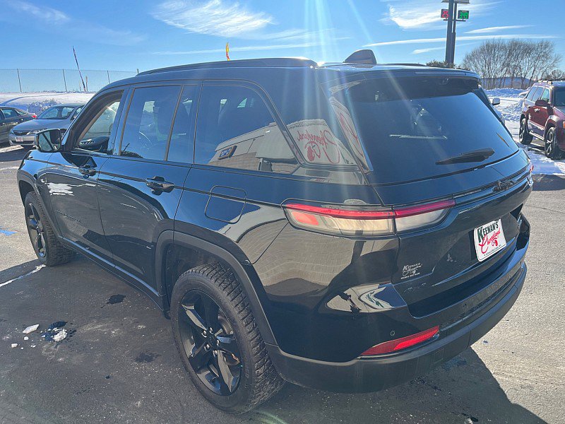 Used 2023 Jeep Grand Cherokee Limited w/ Luxury Tech Group II image 8