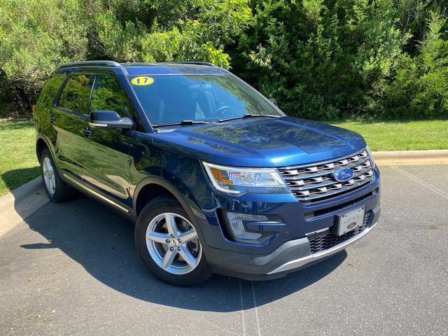 Used 2017 Ford Explorer XLT AWD/4WD image 1
