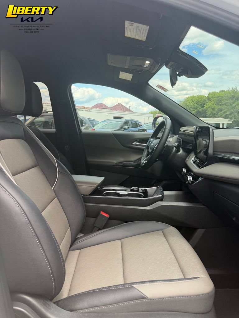 Used 2026 Chevrolet Equinox LT w/ Convenience Package II FWD image 9