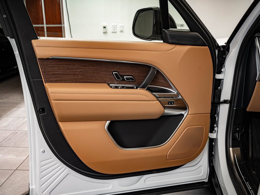 New 2026 Land Rover Range Rover Long Wheelbase SE image 26