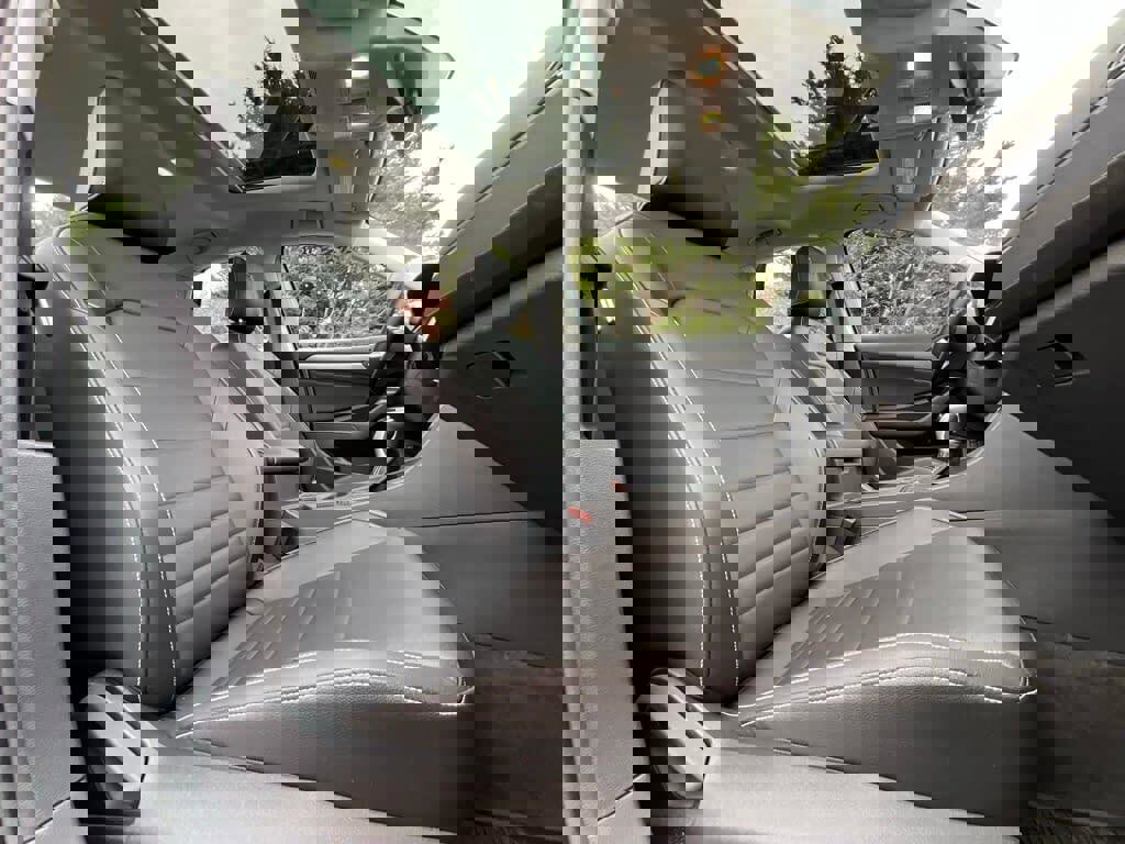 Certified 2023 Volkswagen Jetta SE w/ Panoramic Sunroof Package image 12