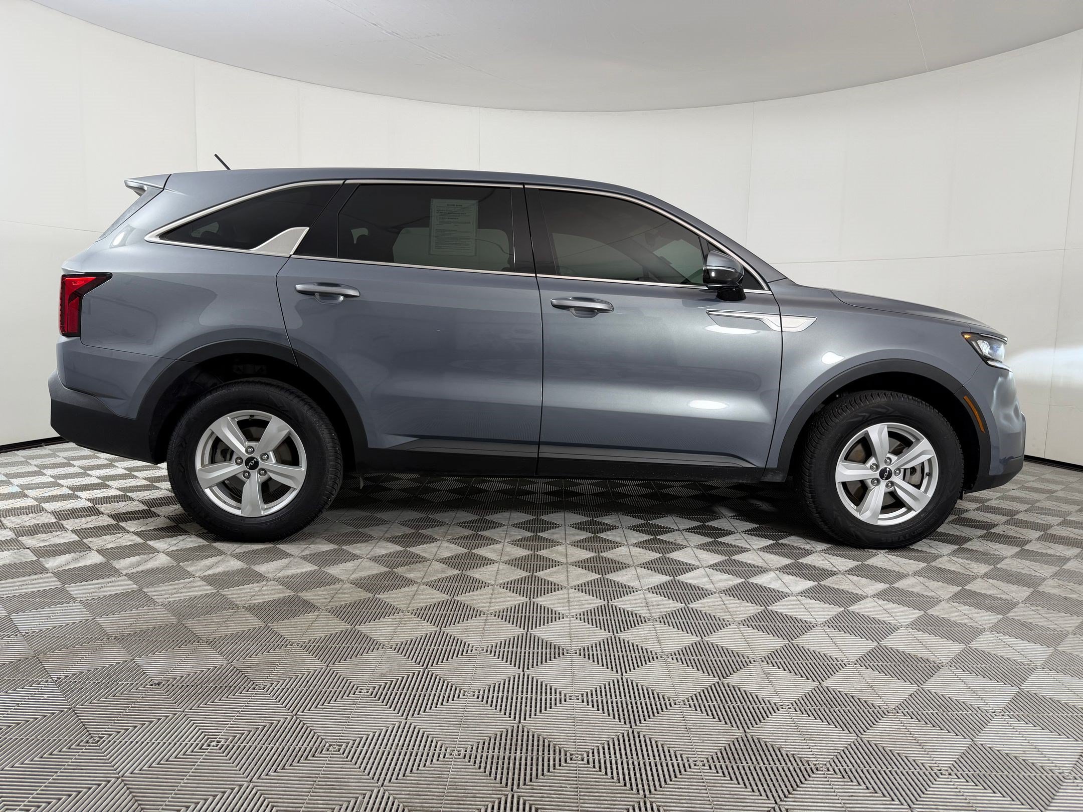 Used 2022 Kia Sorento LX AWD/4WD image 8