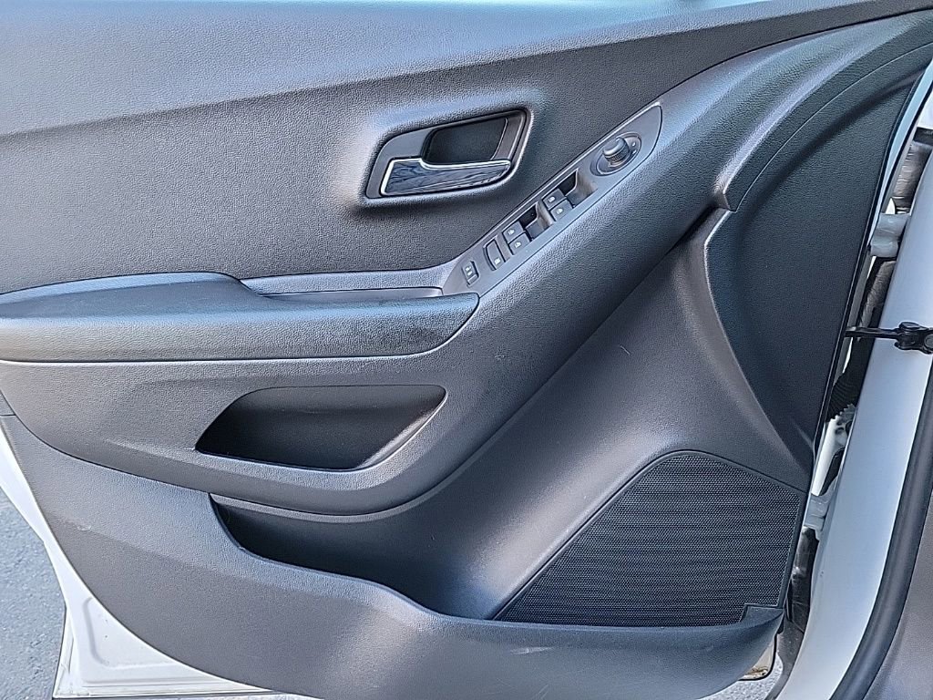 Used 2021 Chevrolet Trax LT w/ Premium Seat Package image 26