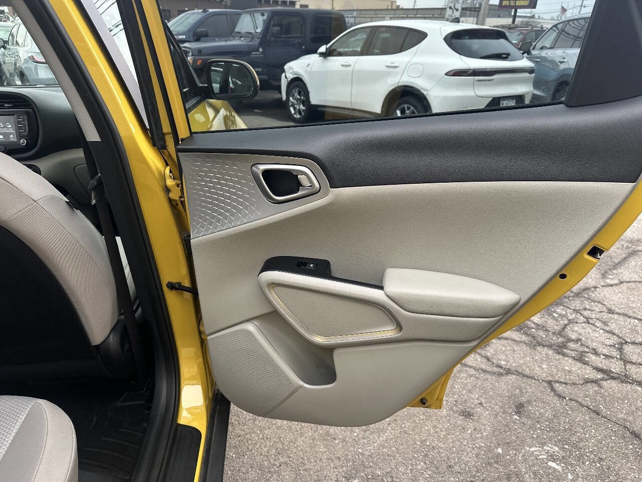 Used 2020 Kia Soul LX FWD image 17