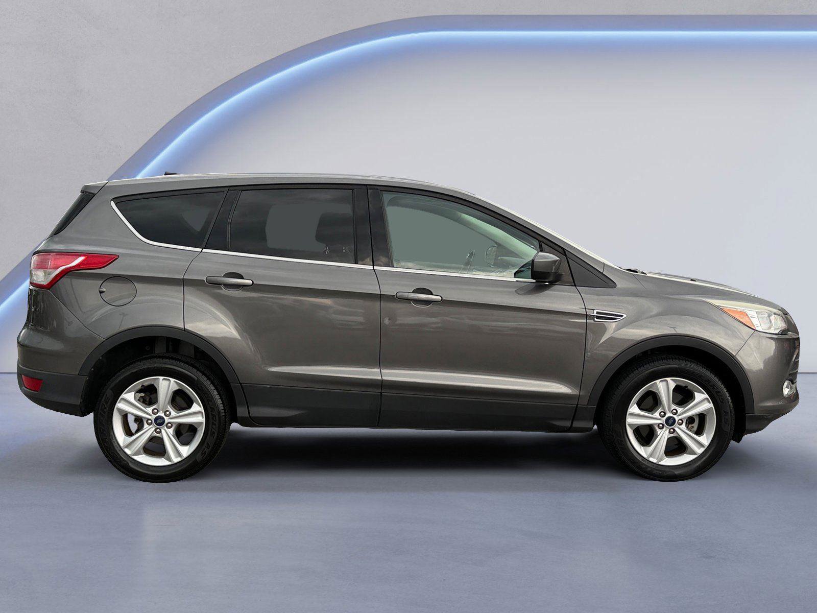 Used 2013 Ford Escape SE image 2