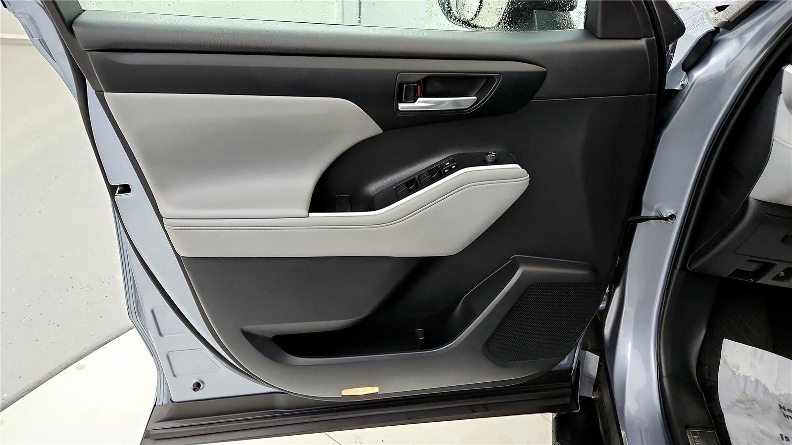 Certified 2023 Toyota Highlander XLE image 16