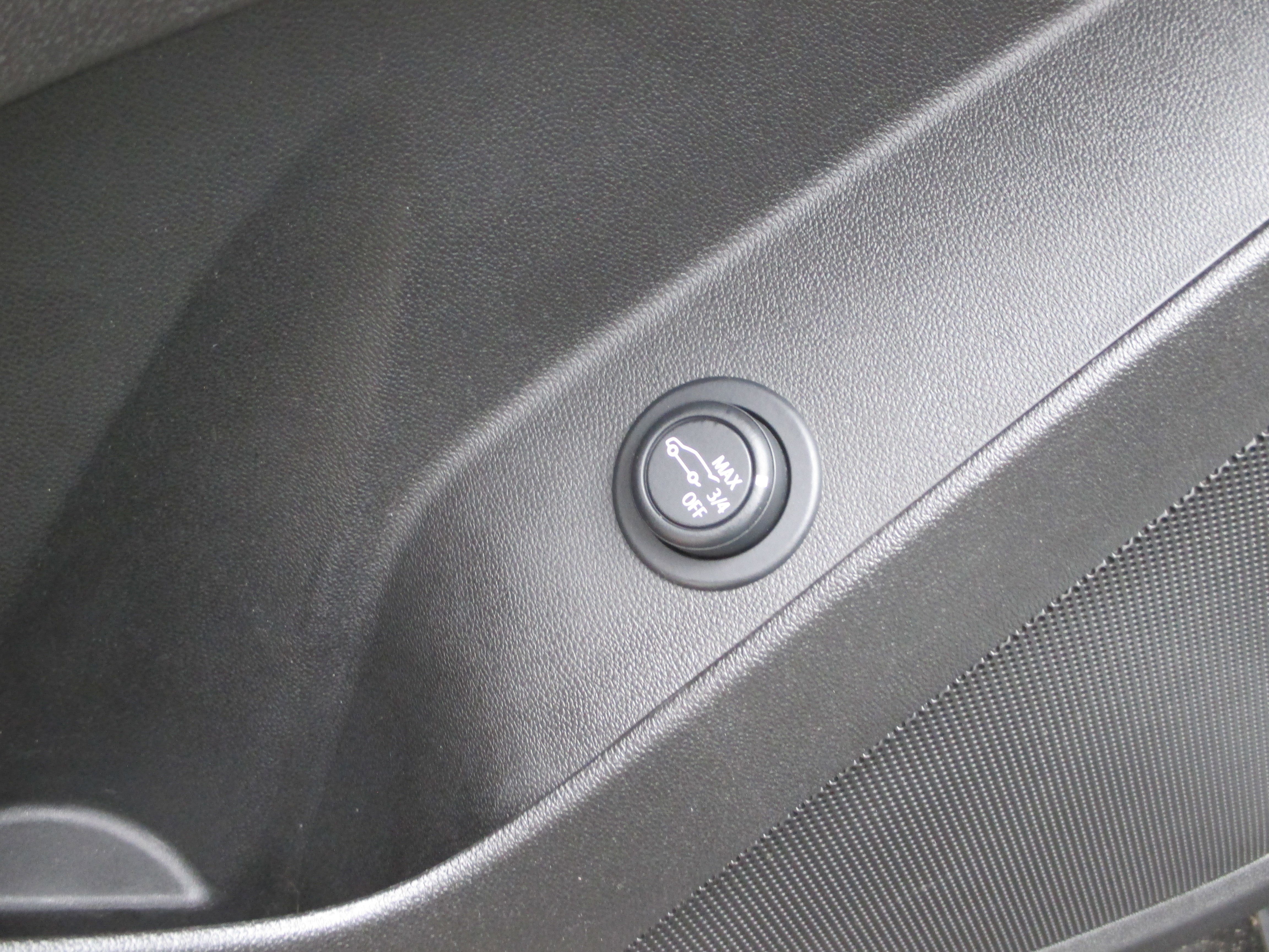 Used 2023 Chevrolet Equinox RS w/ LPO, Floor Liner Package image 15