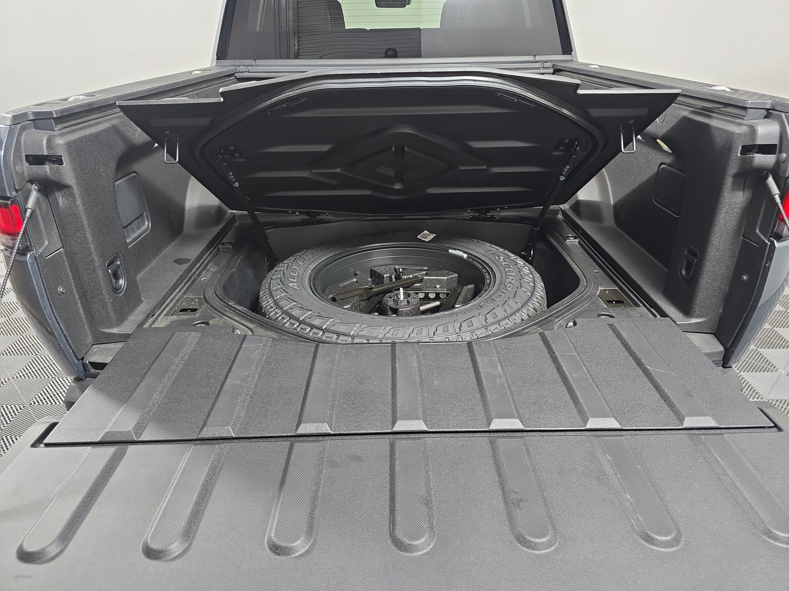 Used 2024 Rivian R1T Adventure Quad AWD/4WD image 15