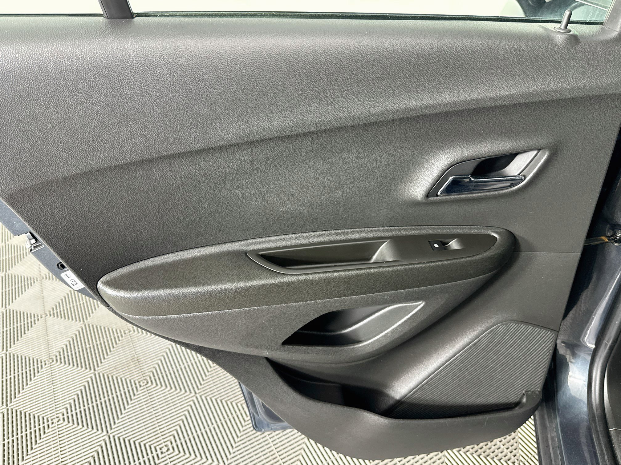 Used 2021 Chevrolet Trax LS FWD image 22