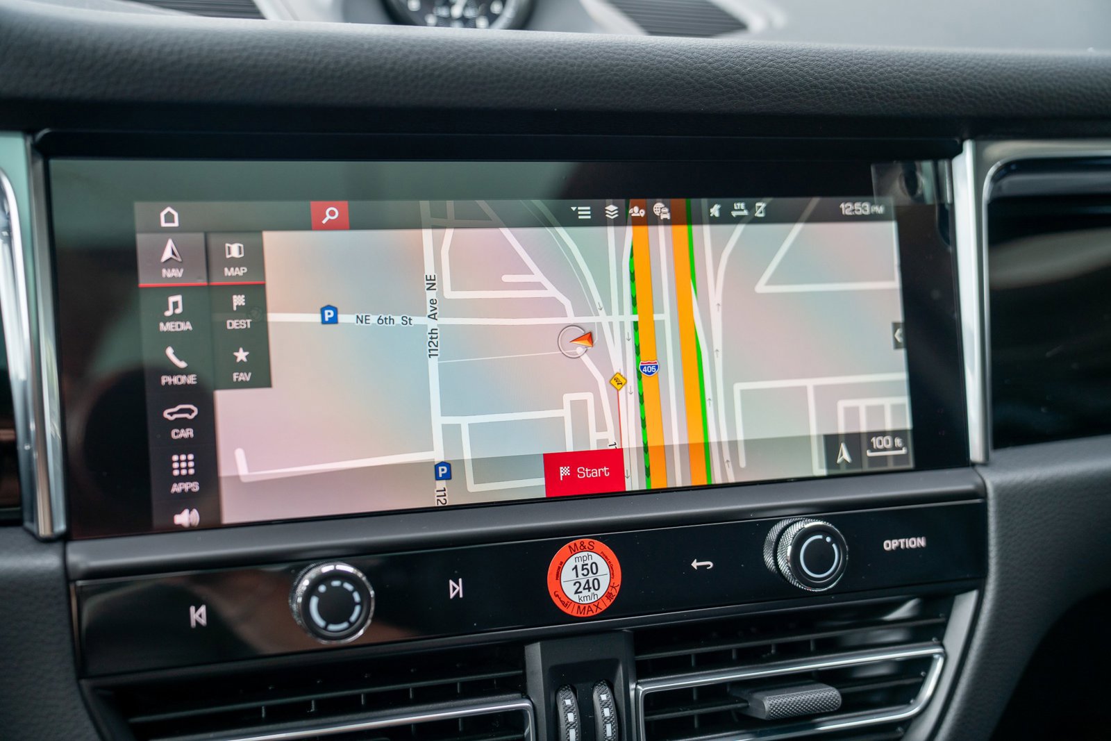 Certified 2025 Porsche Macan AWD/4WD image 16