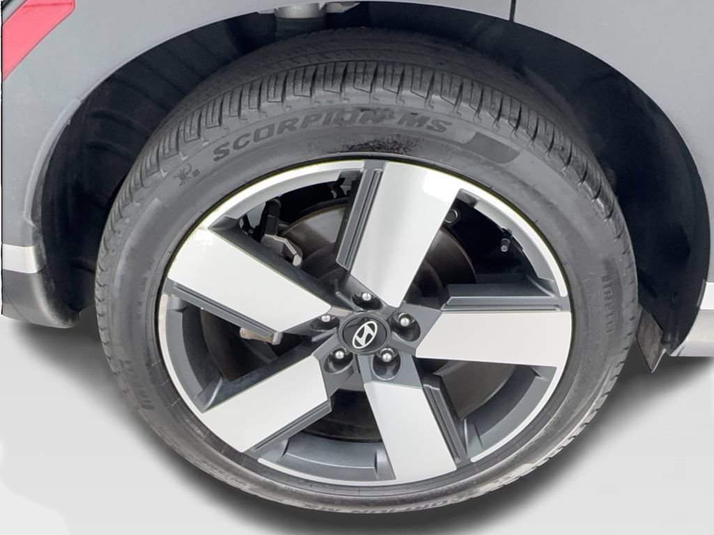 Used 2025 Hyundai Santa Fe Limited FWD image 16