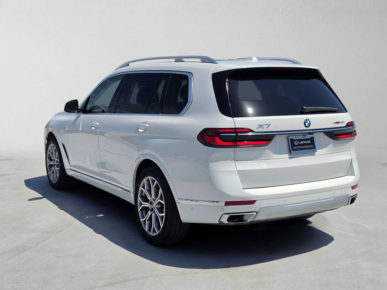 Used 2023 BMW X7 xDrive40i w/ Premium Package AWD/4WD image 5