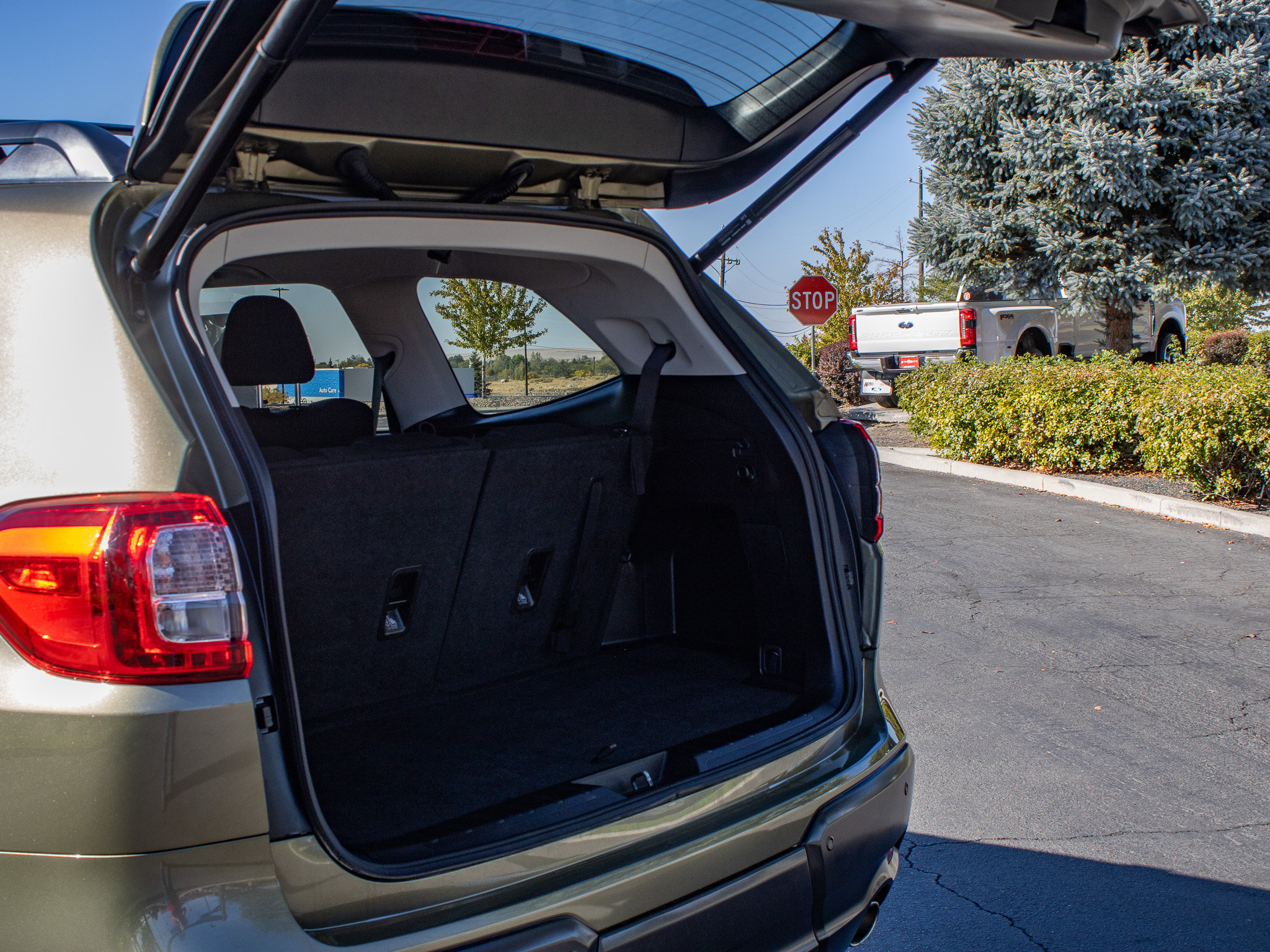 Used 2023 Subaru Ascent Premium w/ Convenience Package AWD/4WD image 9