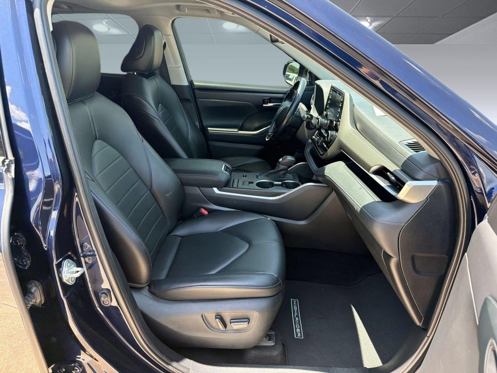 Used 2021 Toyota Highlander XLE FWD image 24