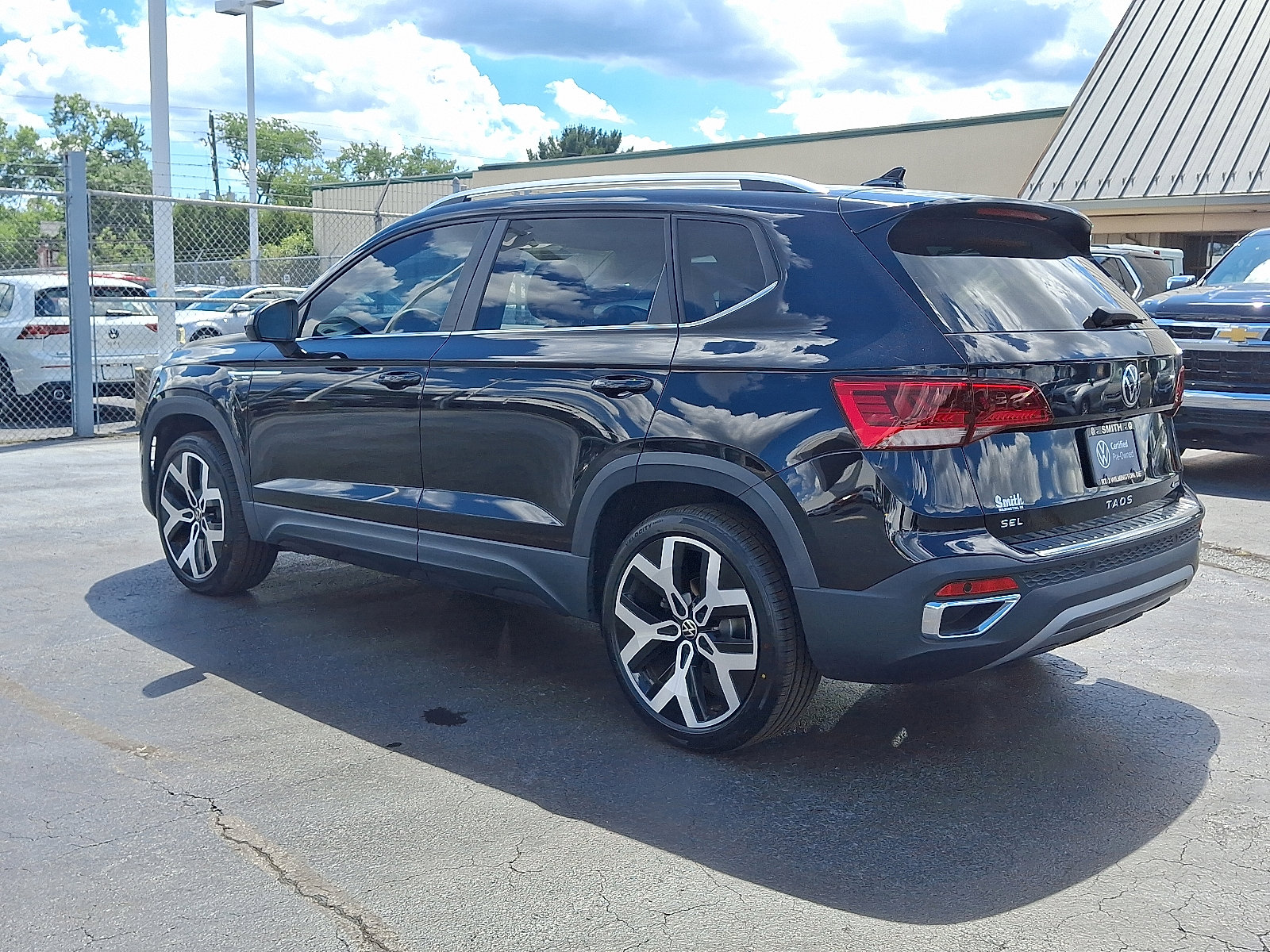 Certified 2022 Volkswagen Taos SEL image 4
