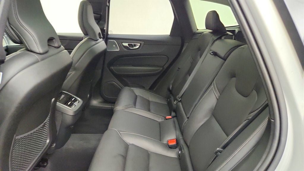 Used 2025 Volvo XC60 B5 Ultra w/ Climate Package AWD/4WD image 21