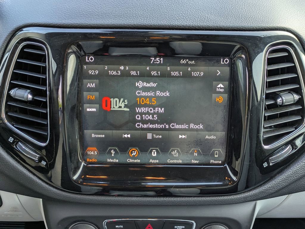 Used 2018 Jeep Compass Limited w/ Navigation Group image 18