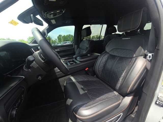 Used 2024 Jeep Grand Wagoneer Series III w/ Quick Order Packagew 28T AWD/4WD image 28