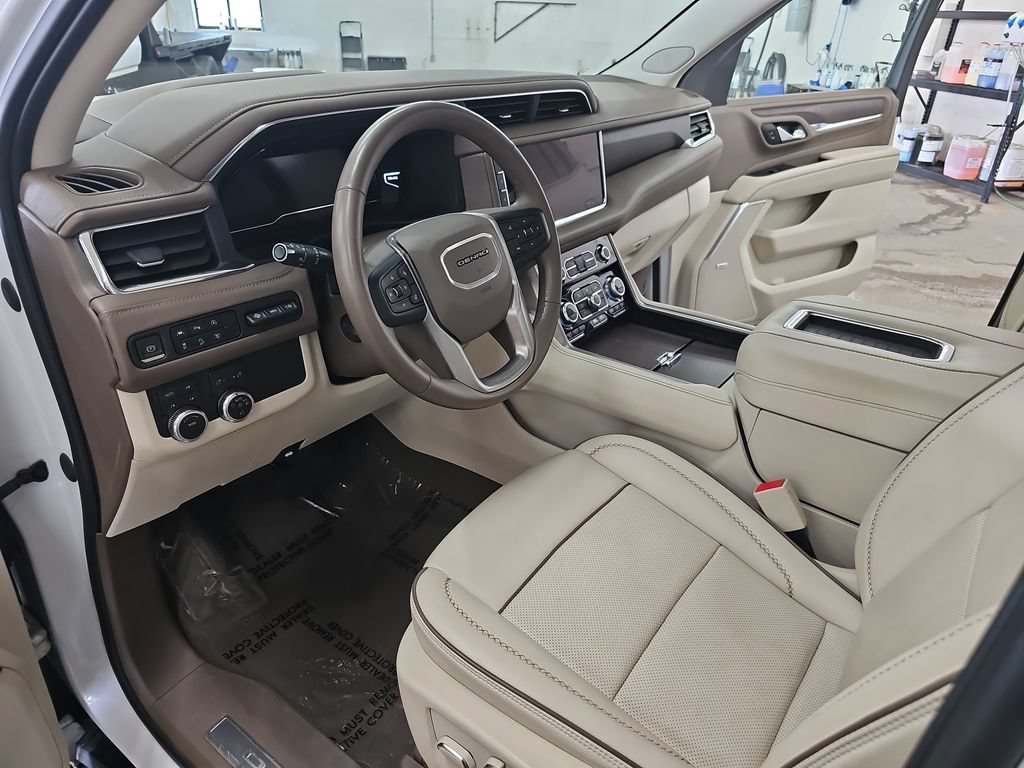Used 2023 GMC Yukon Denali AWD/4WD image 17