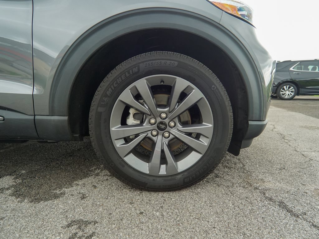 Used 2022 Ford Explorer XLT w/ Equipment Group 202A AWD/4WD image 14