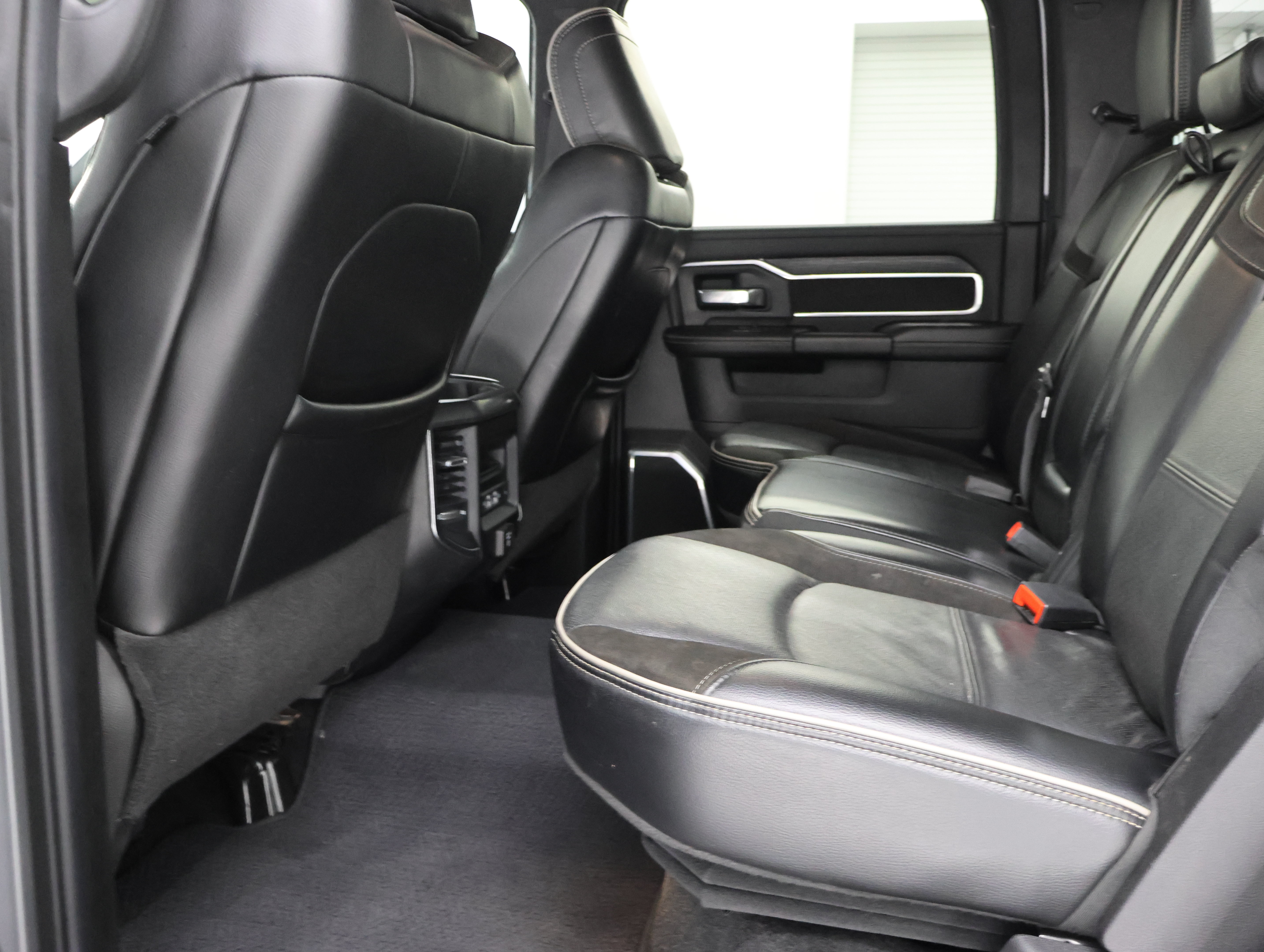 Used 2023 RAM 3500 Laramie AWD/4WD image 9