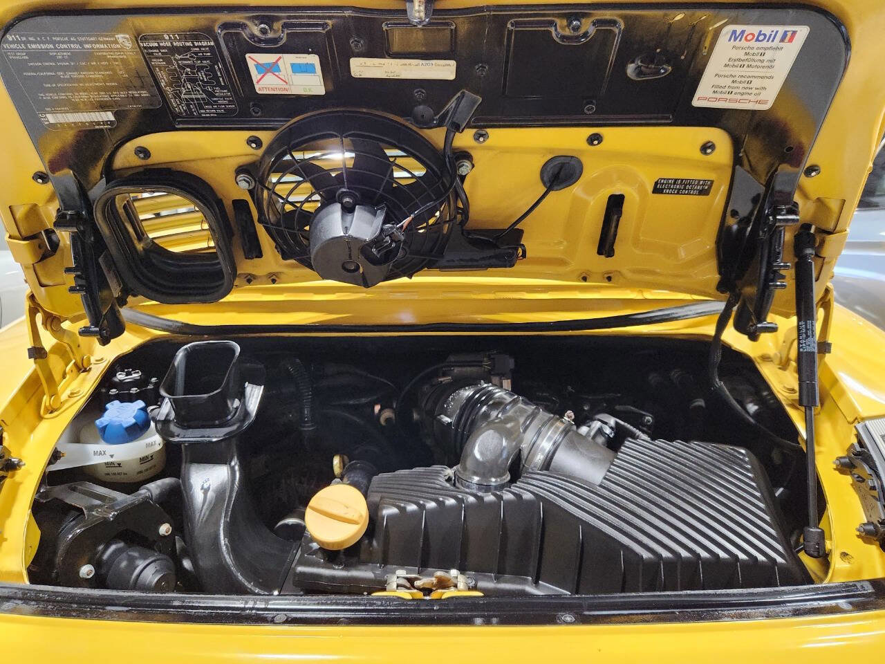 Used 2001 Porsche 911 Carrera image 14