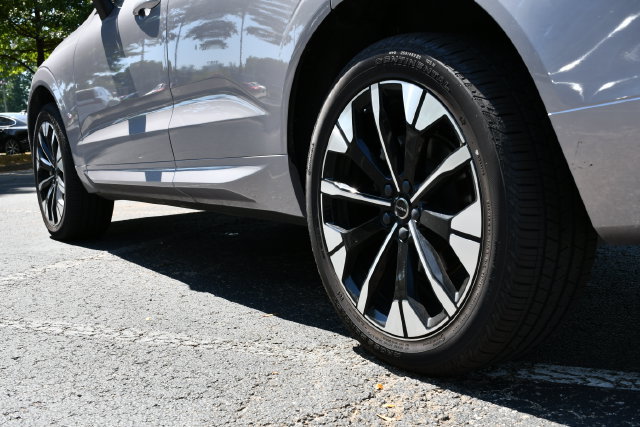 Certified 2026 Volvo XC60 B5 Plus AWD/4WD image 9