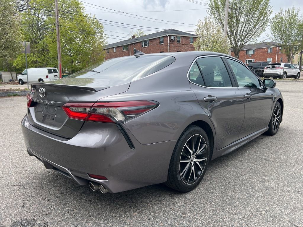 Used 2022 Toyota Camry SE FWD image 5